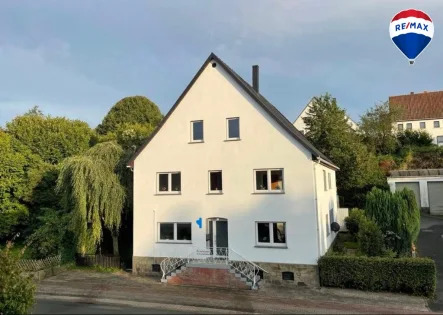 Aussenansicht - Haus kaufen in Lothe - Ein-/Zwei-Familienhaus in Schieder-Schwalenberg OT Lothe. Provisionsfrei für den Käufer !