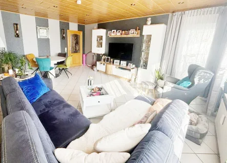 Wohnzimmer_1 Kopie - Wohnung kaufen in Bergheim - Ihr neues Zuhause – Traumhafte 3-Zimmer-Wohnung mit Panoramablick