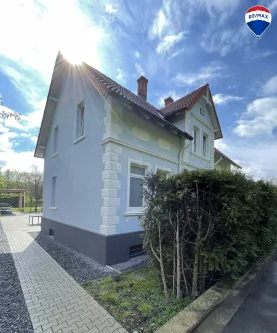 Außenansicht - Haus kaufen in Lage - Wohnen und Arbeiten in malerischer Alleinlage: Renoviertes Einfamilienhaus mit Einliegerwohnung!
