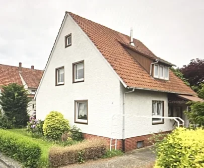 Außenansicht - Haus kaufen in Lübbecke - Renovieren und einziehen - Ein- bis Zweifamilienhaus mit großem Grundstück in Lübbecke City -
