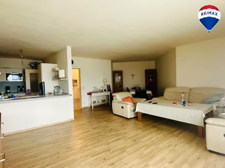 Wohnzimmer  - Wohnung kaufen in Bad Lippspringe - Attraktive 3 Zimmer - Wohnung mit Aufzug und Balkon in Bad Lippspringe