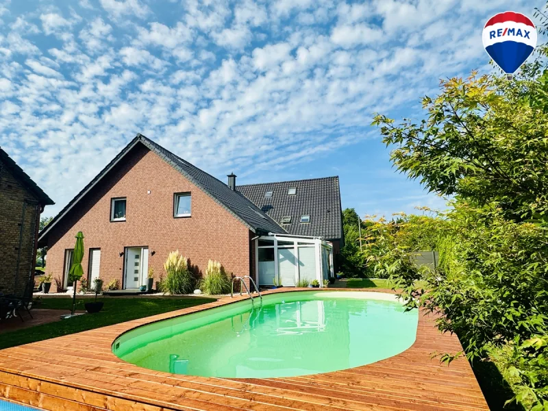 Außenansicht - Haus kaufen in Gütersloh - Hochwertiger Bauernhof in Gütersloh-Isselhorst mit Pool im Angebotsverfahren