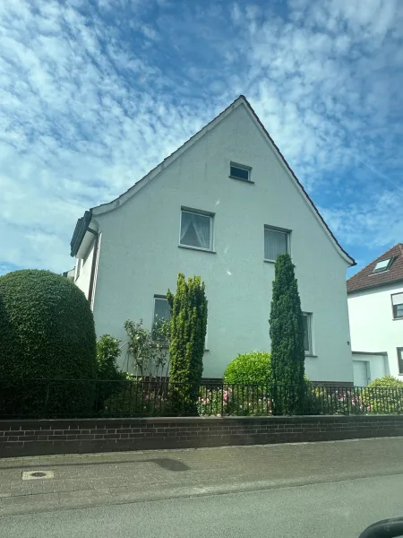 Außenanischt - Haus kaufen in Gütersloh - Vielseitiges Ein- bis Zweifamilienhaus in Zentraler Lage von Gütersloh