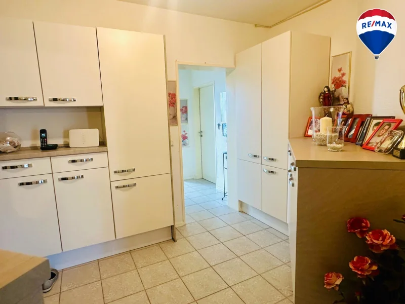 Flur - Wohnung kaufen in Bad Lippspringe - Attraktive 3 Zimmer - Wohnung mit Aufzug, Balkon und Tiefgaragenstellplatz, in Bad Lippspringe