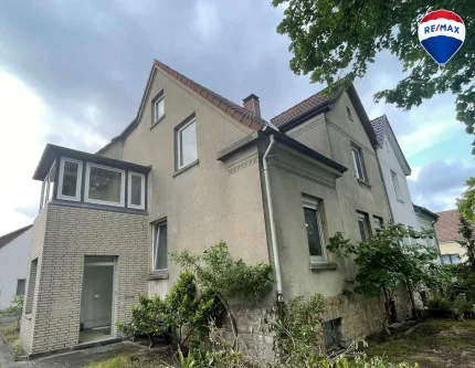 Außenansicht - Haus kaufen in Lage - Gestalten Sie Ihr neues Zuhause in Lage! Renovierungsbedürftiges Juwel mit grenzenlosem Potenzial!