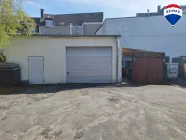 Hochstraße 10 - ca 120 m² - Eingangsbereich rechts - Garage (Mitte) - Die Tür links (Lagerbereich für Wohnung Hochstraße 10)