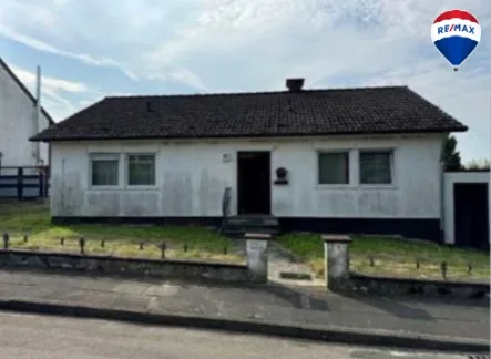 Nordansicht - Haus kaufen in Detmold - Sanierungsbedürftiges Traumhaus mit Potenzial! Kreative Gestaltungsfreiheit in bester Lage Detmolds!