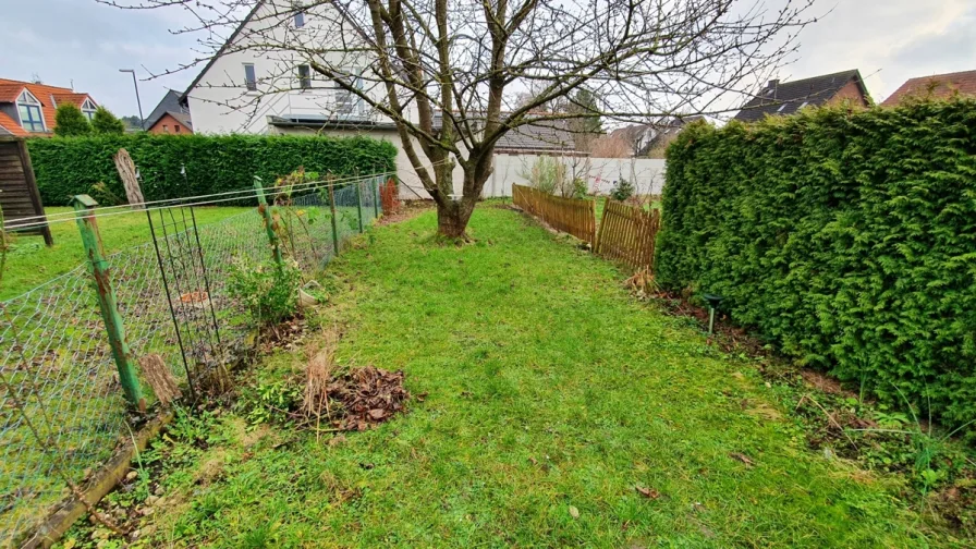 Garten - Haus kaufen in Düsseldorf - Zweifamilienhaus mit dem Charme eines Mittelreihenhauses und eigenem Garten in Düsseldorf-Vennhausen