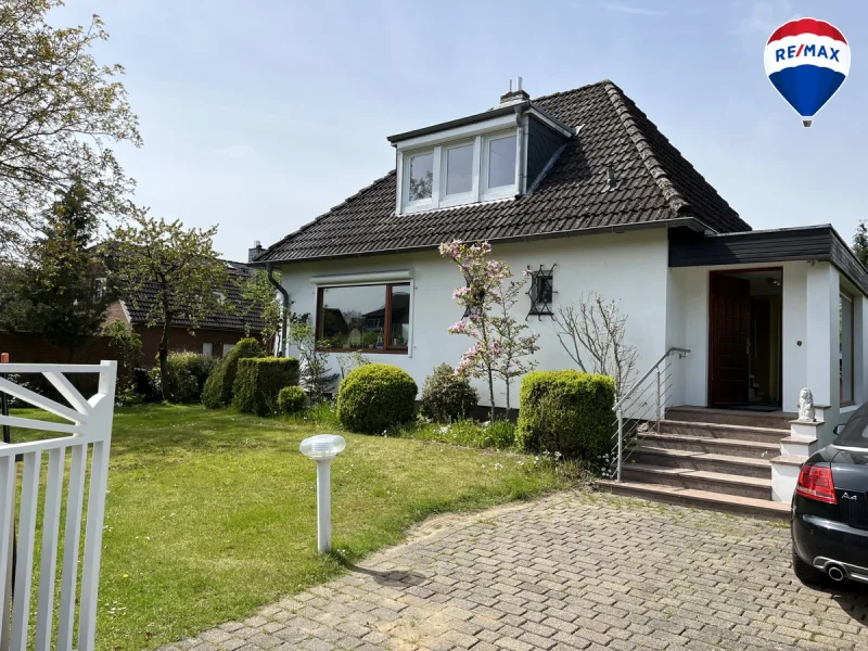 Aussenansicht - Haus kaufen in Hamburg - Exklusive Villa mit großem Garten und hochmoderner Ausstattung in Hamburg-Rahlstedt!