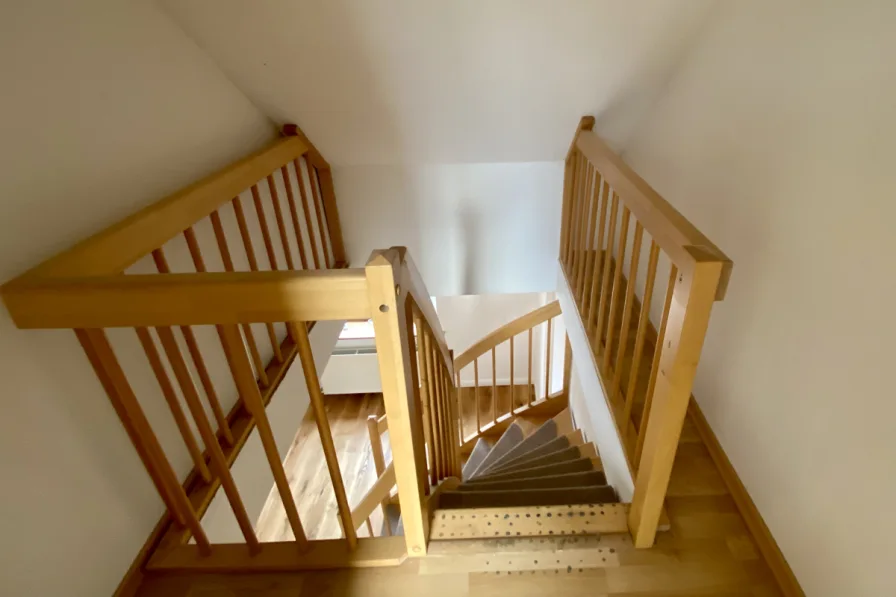 Wohnung 3 - Treppe zwischen Ober- und Dachgeschoss