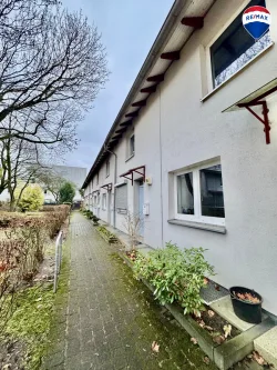 Front  - Haus kaufen in Hamburg - Familienfreundliches Mittelreihenhaus mit Garten in Hamburg-Jenfeld