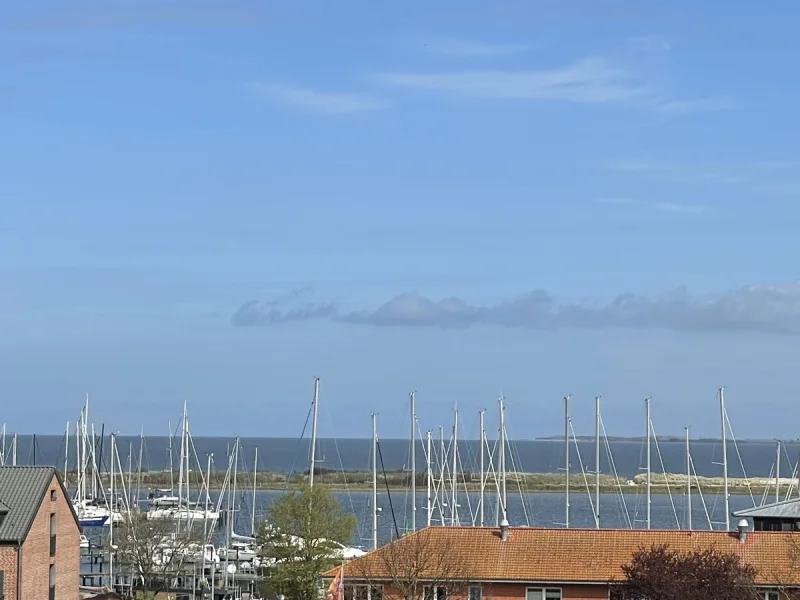 Über den Hafen nach Fehmarn