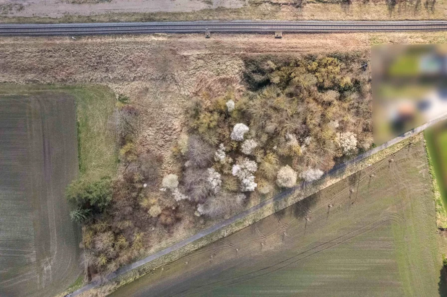 Luftbild - Grundstück kaufen in Klein Oschersleben - "Naturnahes Grundstück am Bahnhof: Raum für Ihre Träume"