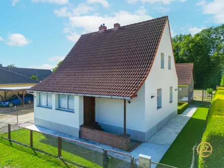 Aussenansicht - Haus kaufen in Am Großen Bruch / Hamersleben - "Top modernisiertes Familienparadies in Hamersleben mit großem Grundstück und Fußbodenheizung"