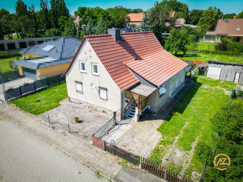 Luftbild - Haus kaufen in Ampfurth - "Charmantes Modernisierungsanwesen mit Einliegerwohnung auf großzügigem Grundstück in Ampfurth"