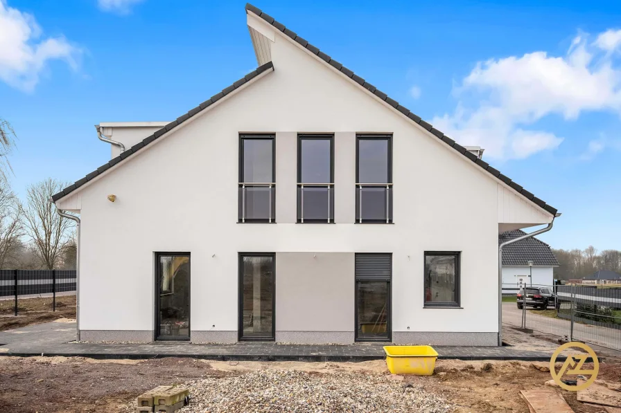 Seitenansicht - Haus kaufen in Bergen - „Ihr neues Zuhause mit Stil – Hochwertig, modern und individuell anpassbar“