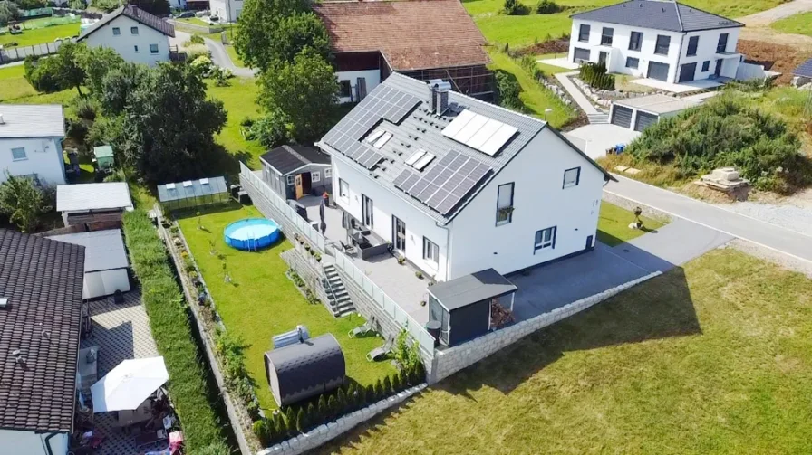 Ost-Süd-Ansicht - Haus kaufen in Traitsching - Smartes neues Doppelhaus in Holzständerbauweise mit High-Tech-Ausstattung in Traitsching