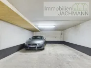 Linker Stellplatz in Tiefgarage mit Stromanschluss zur Vorbereitung Installation Wall-Box