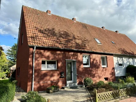 Hausansicht - Haus kaufen in Coesfeld - Doppelhaushälfte mit schönem GrundstückModernisierungsbedarf!