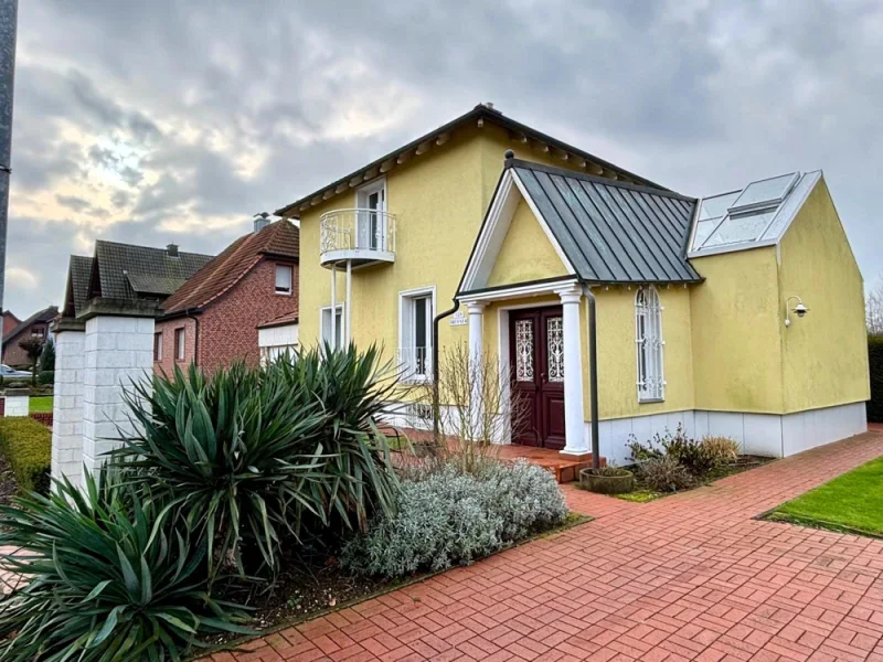 Ansicht - Haus kaufen in Coesfeld - Charmantes Einfamilienhaus mit separatem Bungalow – Ideal für Familien mit zusätzlichem Nutzungsbedarf