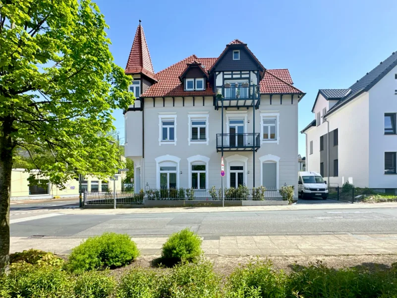 Hausansicht - Wohnung kaufen in Bielefeld / Innenstadt - Ost - Wunderschöne Altbauwohnung mit dem Luxus eines Ankleidezimmers