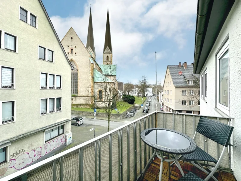 Ausblick vom Balkon - Wohnung kaufen in Bielefeld / Innenstadt - Lassen Sie sich von diesem Ausblick begeistern! Vis-à-vis der Neustädter Kirche