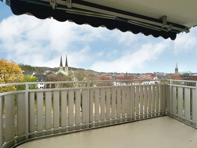 1. Balkon - Wohnung mieten in Bielefeld / Innenstadt - Heiß begehrt: Frisch renoviert und mit Altstadtpanorama!