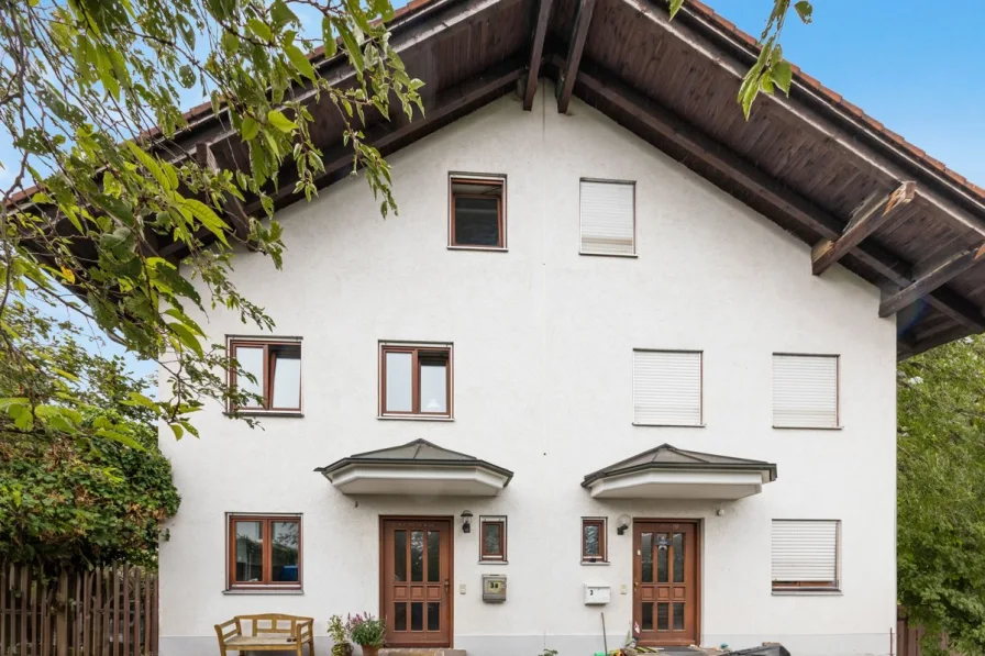 Vorderseite - Haus kaufen in Gilching - Sofort bezugsfrei !  DHH  für eine Familie in ruhiger Toplage.