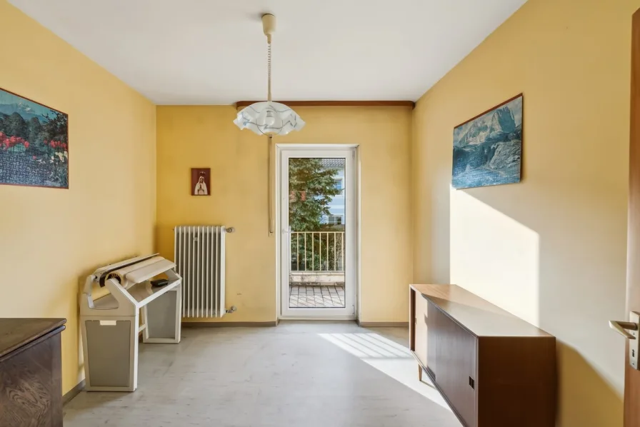 Kinderzimmer 2 mit Blick auf den Balkon