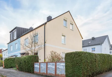 Außenansicht  - Haus kaufen in Mering - Großzügiges Reiheneckhaus in ruhiger Lage – Ihr neues Zuhause für die ganze Familie!