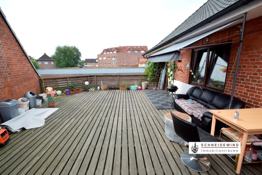 Große Dachterrasse vordere Wohnung (2)