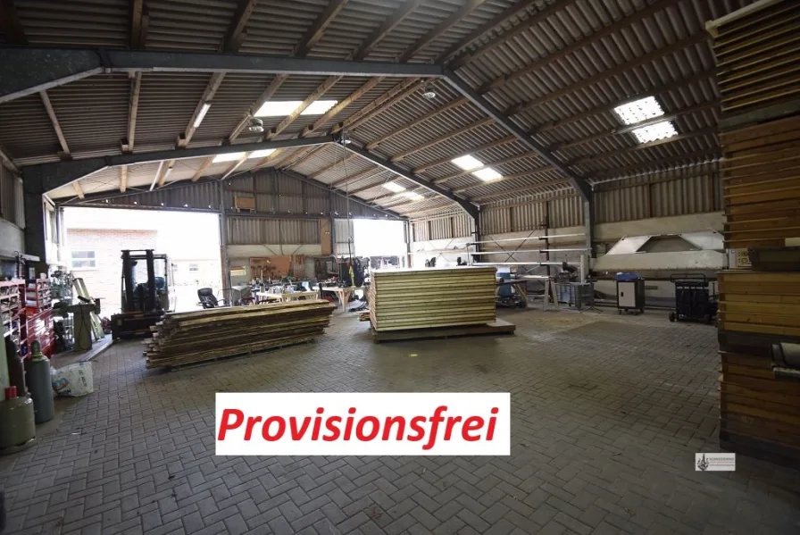 Hallendecke mit Lichteinlässen und Strahlern Provisionsfrei - Halle/Lager/Produktion kaufen in Barenburg - Große Halle auf dem Lande+ 375 m² Produktion/ Lagerfläche+ 3 gr. Tore + Starkstrom + Stellflächen