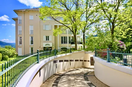 Aussenansicht - Wohnung kaufen in Baden-Baden - Exklusives Wohnen in Parkvilla in ruhiger Lage mit sonnigem Balkon