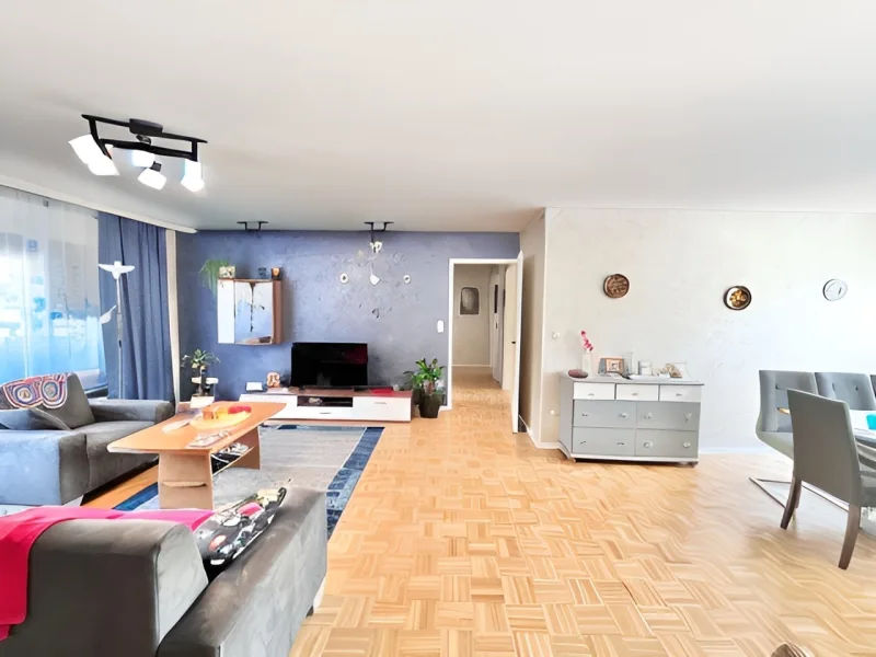 Wohnzimmer - Wohnung kaufen in Gießen - ✅ Schöne 4-Zimmer-Erdgeschosswohnung mit Balkon & Parkplatz in Gießen