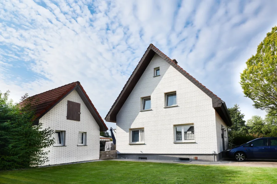  - Haus kaufen in Horn-Bad Meinberg / Bad Meinberg - Ein-/Zweifamilienhaus in ruhiger Lage mit viel Potenzial