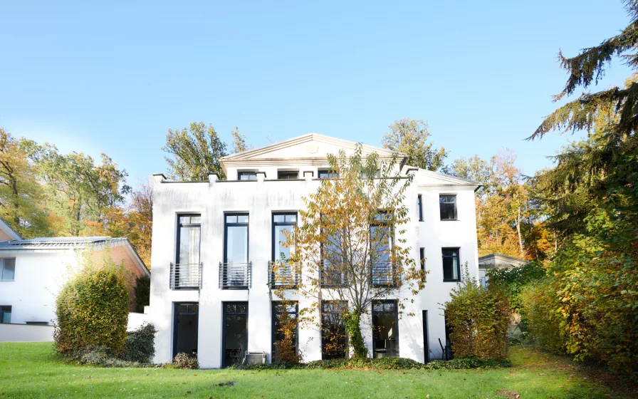  - Haus kaufen in Lage - Individuell und repräsentativ Wohnen!Ihr Traumhaus in bester Lage von Lage!