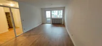 Wohnzimmer mit Balkon