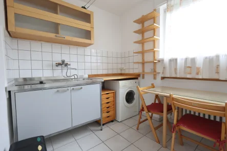 Küche mit EBK - Wohnung mieten in Essen - 1,5 Zimmer Apartment mit Einbauküche im EG // sofort frei