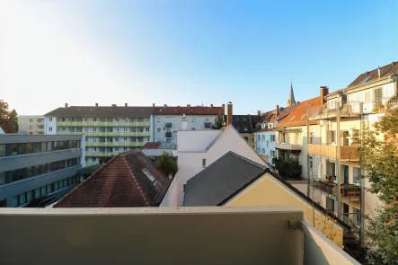 Ausblick_Balkon - Wohnung kaufen in Neu-Ulm - Modernisierte City-Wohnung in Neu-Ulm – mit Balkon und hochwertiger Ausstattung!