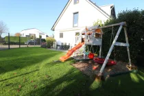 Garten und Spielplatz