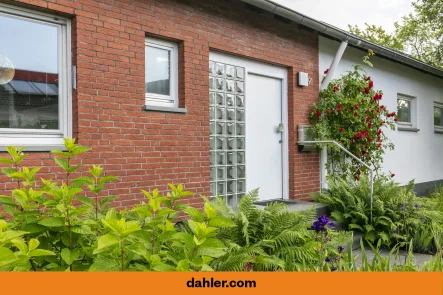 Titelbild - Haus kaufen in Bergisch Gladbach - Charmanter Bungalow im Grünen