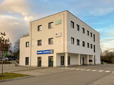  Gebäudeansicht Süd - Büro/Praxis mieten in Nittendorf - ❗Gewerbefläche - Erstbezug in TOP Lage - Büro oder Praxis