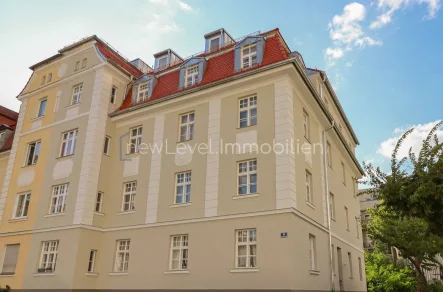 Ansicht Ost-Nordseite - Wohnung kaufen in Regensburg - Elegante 4,5 Zimmer Eigentumswohnung im Stil der Gründerzeit - Regensburg "Innerer Osten"