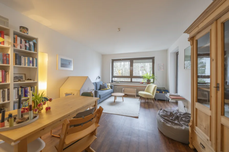 Wohnzimmer - Wohnung mieten in München / Kleinhadern - Sopart Immobilien – Moderne 3-Zimmer-Wohnung mit Balkon - bevorzugte Lage in München-Hadern