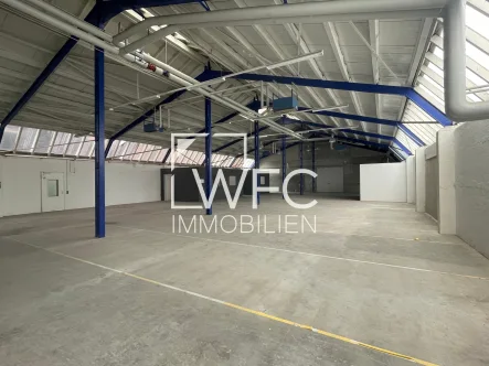 Innenbild 1 - Halle/Lager/Produktion mieten in Putzbrunn - 520 m² Hallenfläche mit integrierten Büros - ab sofort