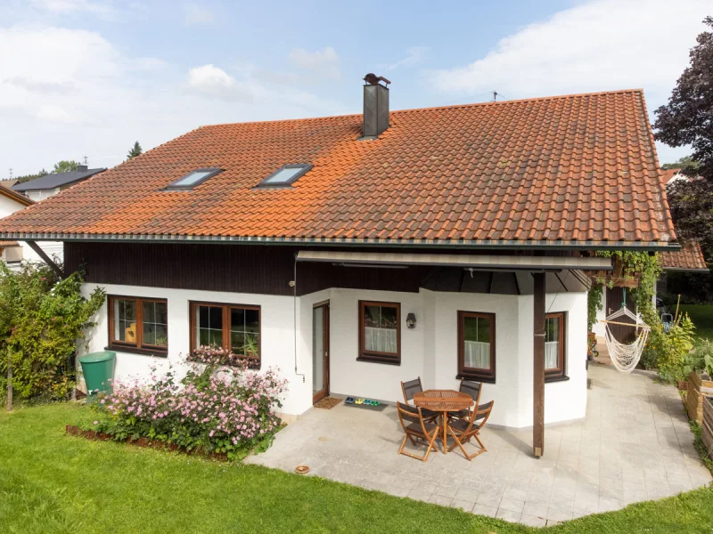 Terrasse - Haus kaufen in Trunkelsberg - Charmantes Einfamilienhaus mit großem Garten in Stadtnähe