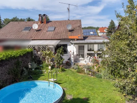 Garten - Haus kaufen in Memmingen / Eisenburg - Familienfreundliches Zuhause mit Pool, Garage und großem Garten