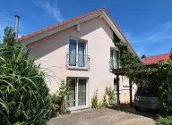 Carport mit Stellplatz davor