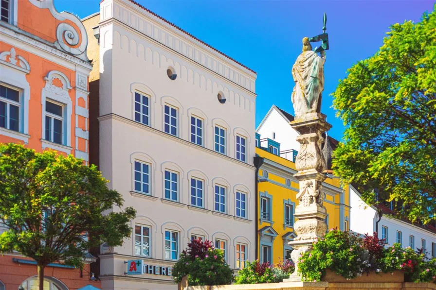 Außenansicht - Büro/Praxis mieten in Straubing - Büro am Theresienplatz: Moderne Arbeitsumgebung in historischem Ambiente