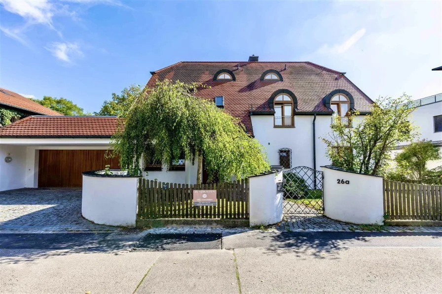 Außenansicht - Haus kaufen in Dachau - Villa in bester Lage mit großem Südgarten und viel Wohnraum!